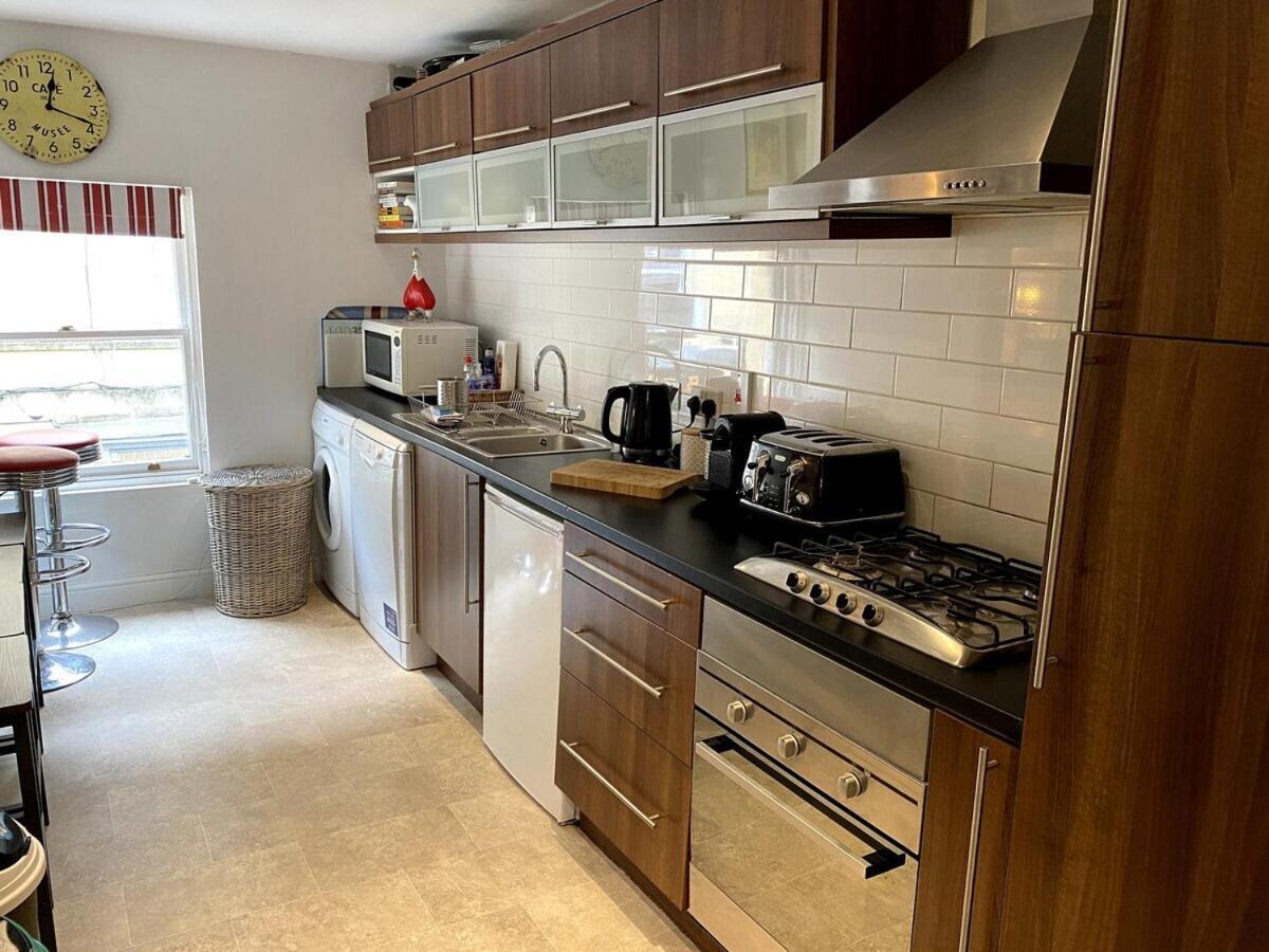 Spacious City Centre Apartment Bath Luaran gambar