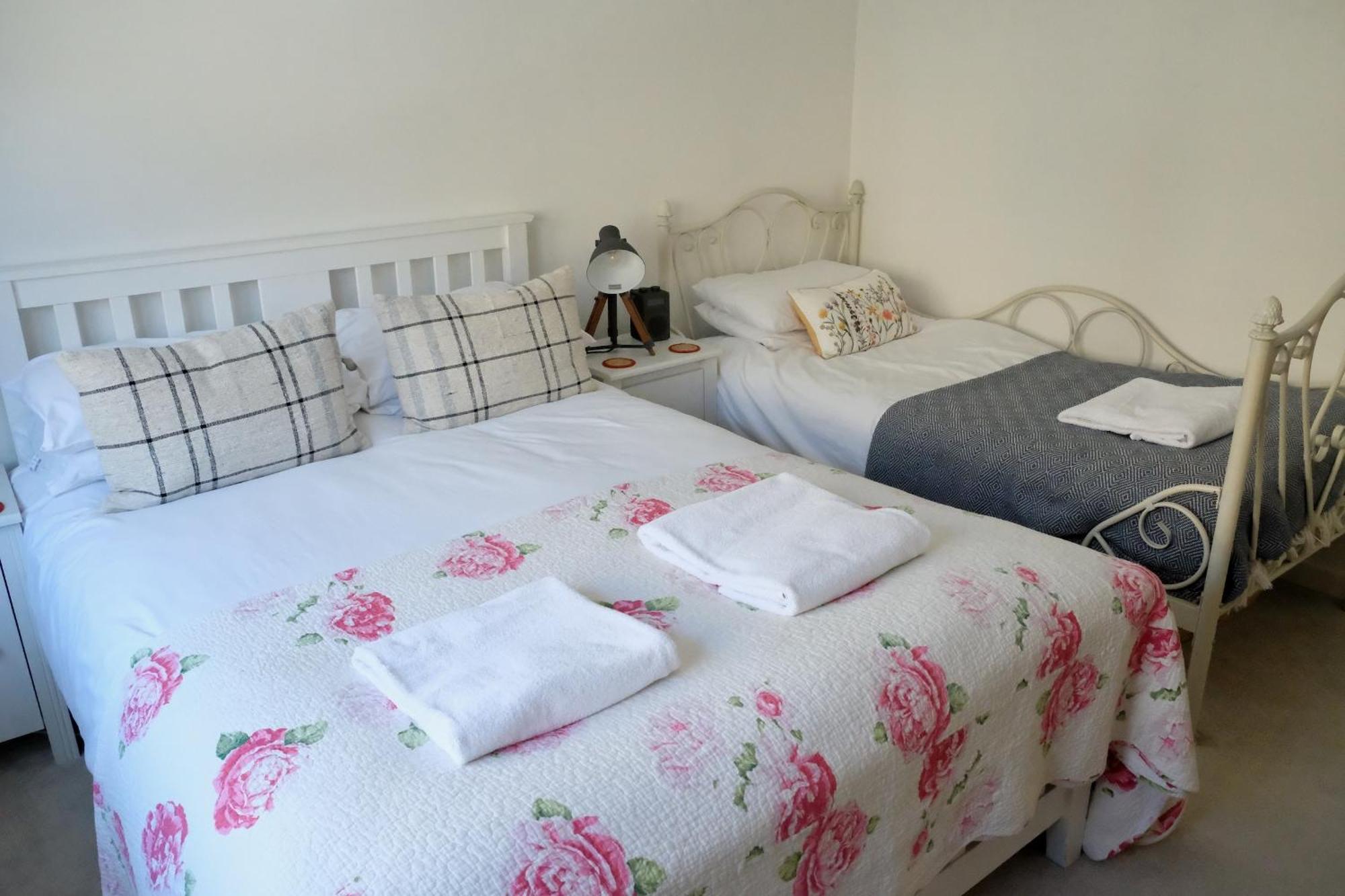 Spacious City Centre Apartment Bath Luaran gambar