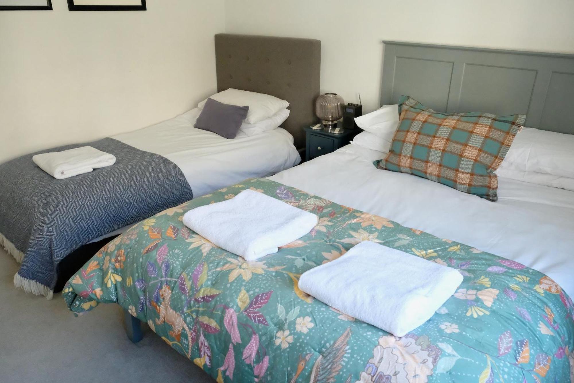 Spacious City Centre Apartment Bath Luaran gambar