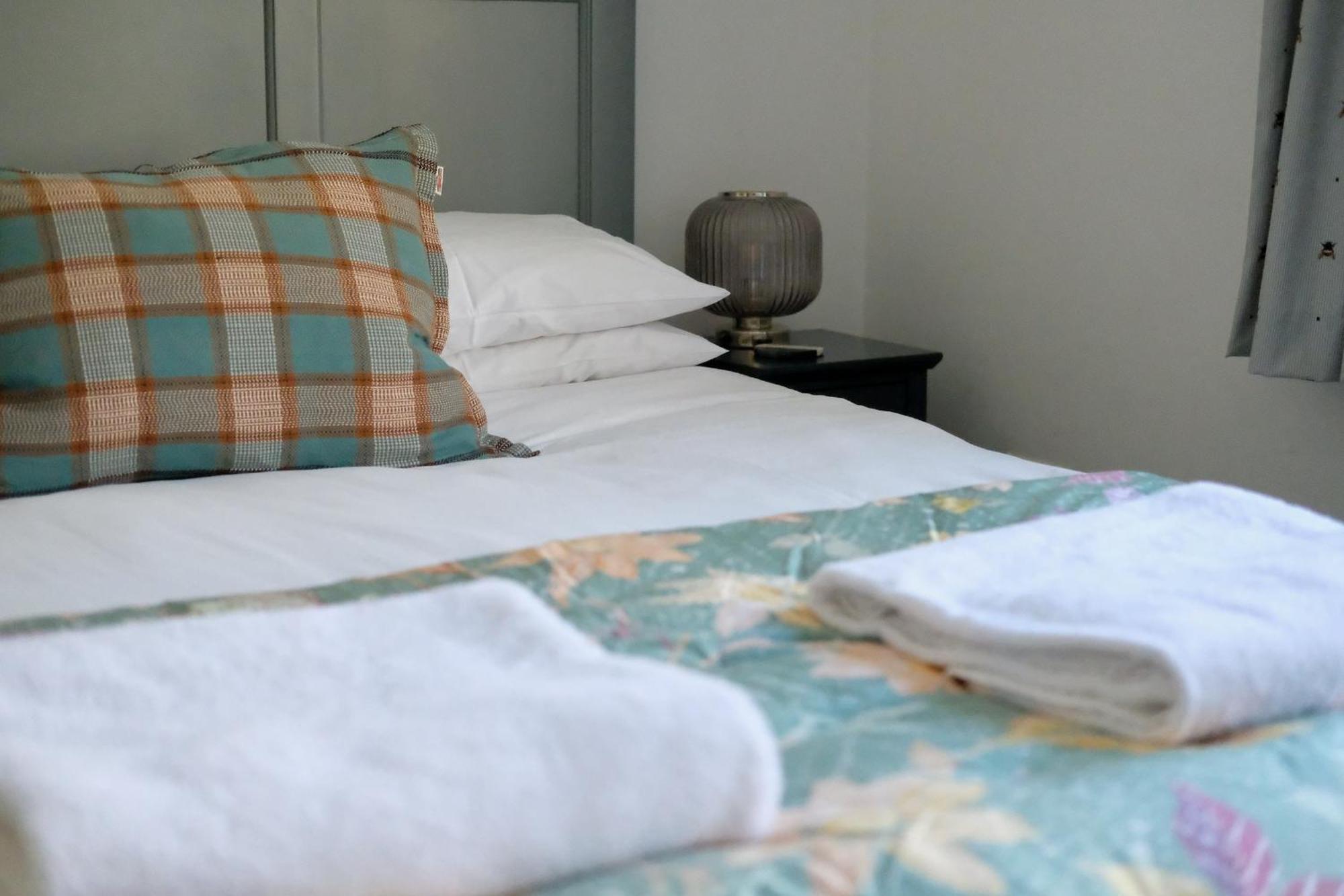 Spacious City Centre Apartment Bath Luaran gambar