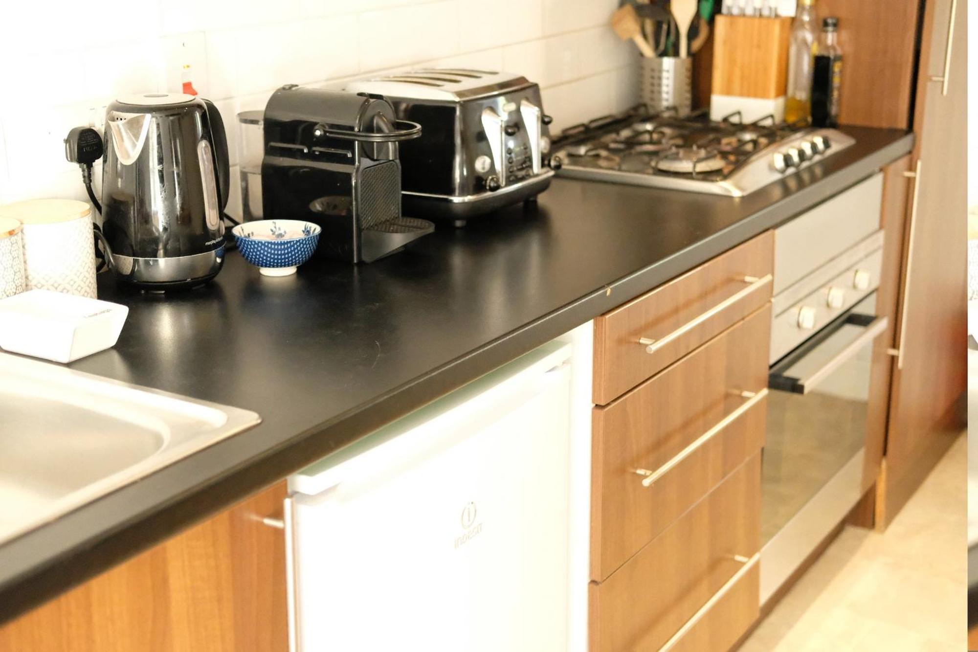 Spacious City Centre Apartment Bath Luaran gambar